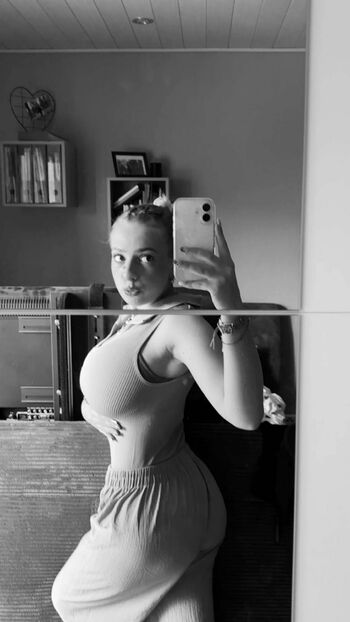 Full leaked Lenasalm private onlyfans photo