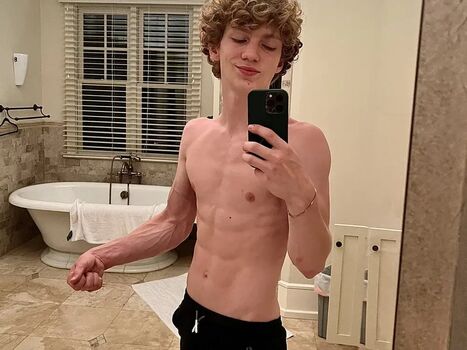 Full leaked Leo wildd private onlyfans photo