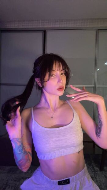 Full leaked Leonesan private onlyfans photo