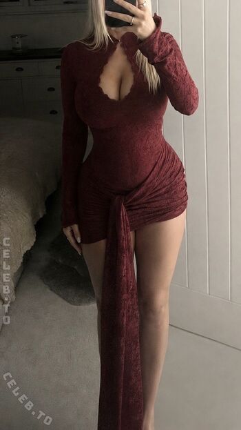 Full leaked Leoniesia private onlyfans photo