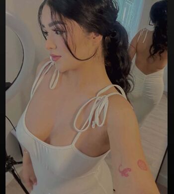 Full leaked Leslyahdz private onlyfans photo