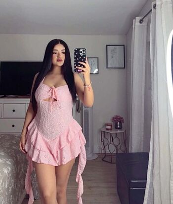 Full leaked Leslyahdz private onlyfans photo