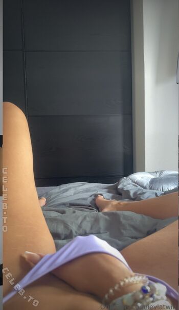 Full leaked Leylatwin private onlyfans photo