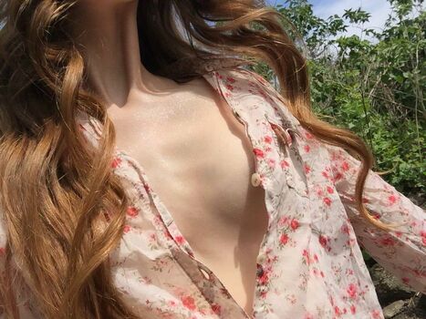 Full leaked Lflorafaunal private onlyfans photo