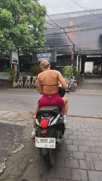 Full leaked Lies zhara  page private onlyfans photo