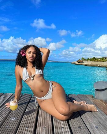 Full leaked Lightskin private onlyfans photo
