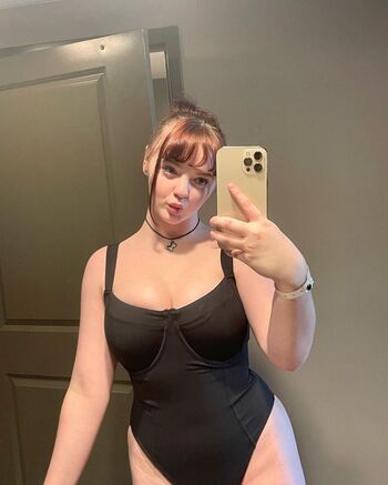 Full leaked Lil strawbs private onlyfans photo