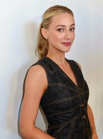Lili Reinhart