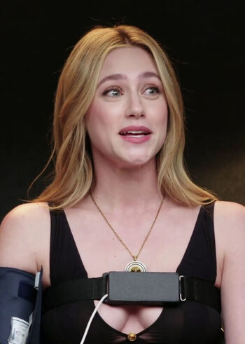 Lili Reinhart
