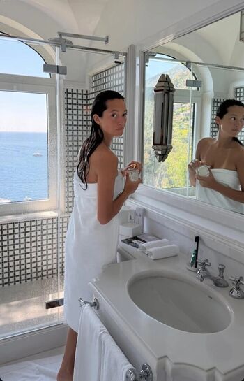 Full leaked Lily chee page private onlyfans photo