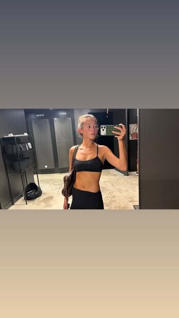 Full leaked Lily chee page private onlyfans photo