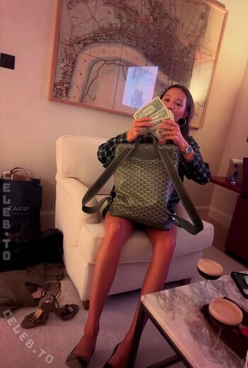 Full leaked Lily chee page private onlyfans photo