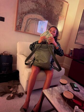 Full leaked Lily chee page private onlyfans photo