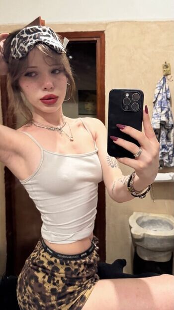 Full leaked Lily hawker private onlyfans photo