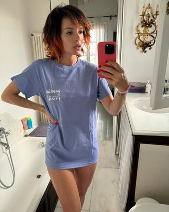 Full leaked Lilyallen private onlyfans photo