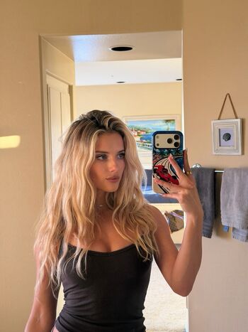 Full leaked Lindsay brewer  page private onlyfans photo