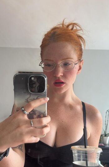 Full leaked Lindsaylogannyc private onlyfans photo