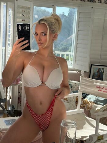 Lindsey Pelas