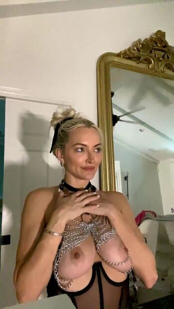 Full leaked Lindsey pelas private onlyfans photo