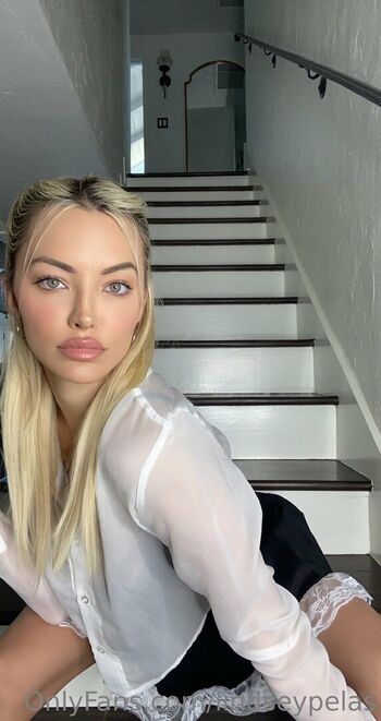 Full leaked Lindsey pelas private onlyfans photo