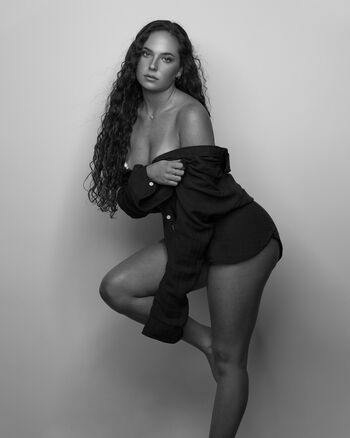 Full leaked Lindsey shields private onlyfans photo