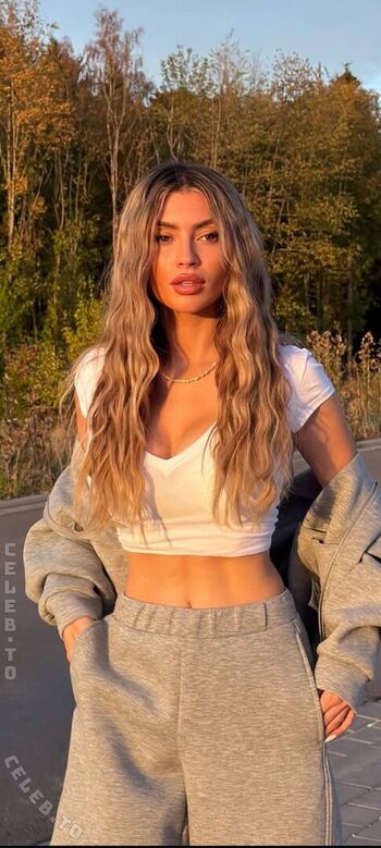 Full leaked Linuschka private onlyfans photo