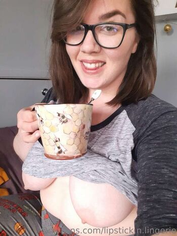 Full leaked Lipstick n lingerie private onlyfans photo