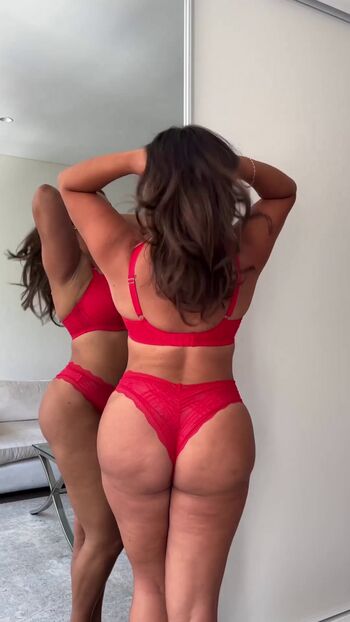 Full leaked Livrah private onlyfans photo