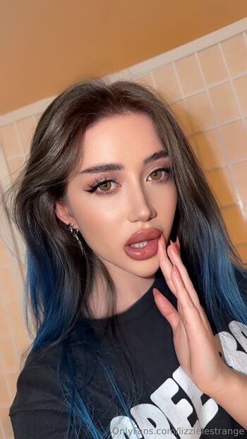 Full leaked Lizzie le strange private onlyfans photo