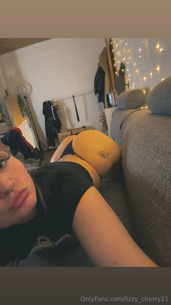 Lizzy_cherry21