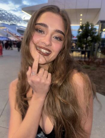 Full leaked Lizzy greene  page private onlyfans photo