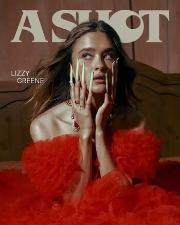 Full leaked Lizzy greene page private onlyfans photo
