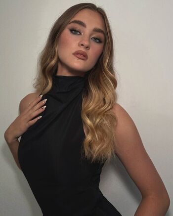 Full leaked Lizzy greene  page private onlyfans photo