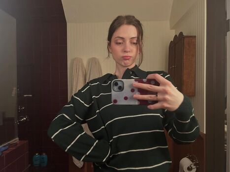 Full leaked Lizzy mcalpine private onlyfans photo