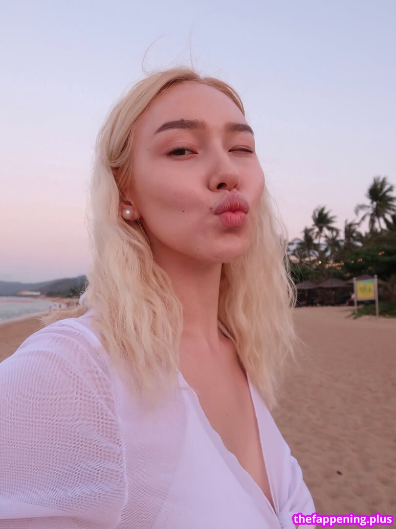 llameeella / llameella Nude OnlyFans Photo #9