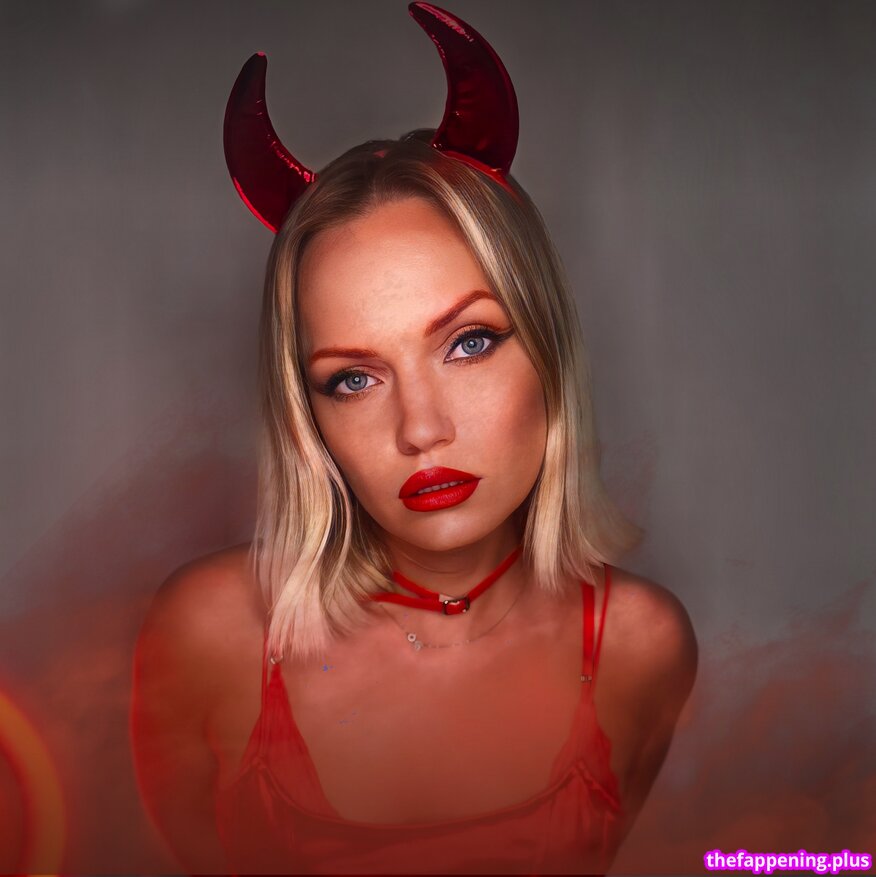 llina_llunalu / yummymoon Foto OnlyFans Desnuda #1