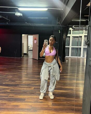 Full leaked Llleasy private onlyfans photo