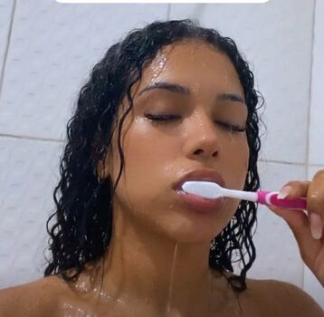 Full leaked Llunnax private onlyfans photo