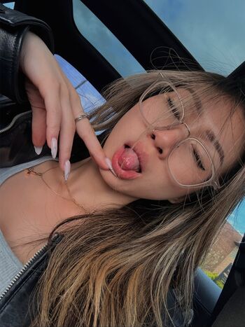 Full leaked Lluvfifii private onlyfans photo