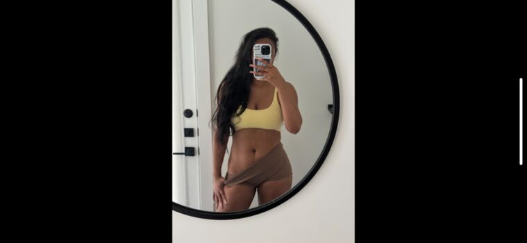 Full leaked Lola teases private onlyfans photo