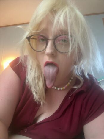 Full leaked Long tongue fetish private onlyfans photo