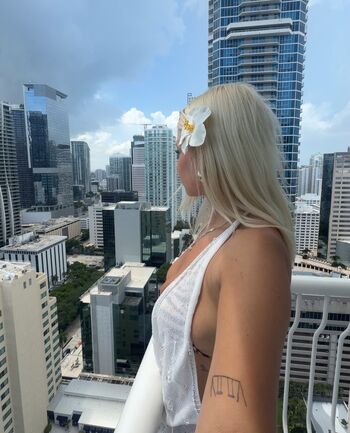 Full leaked Loraasmith private onlyfans photo
