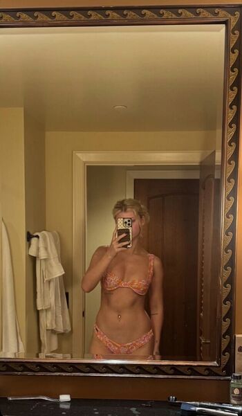 Full leaked Loren gray page private onlyfans photo