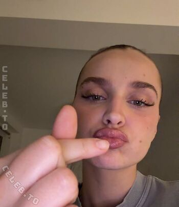 Full leaked Louisa jindaoui page private onlyfans photo