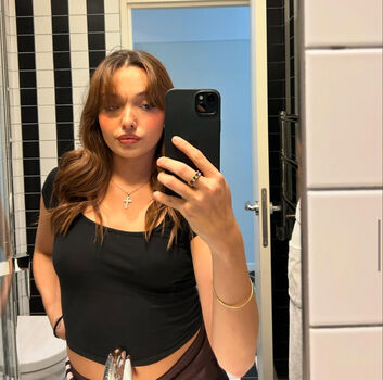 Full leaked Louisaxirzo private onlyfans photo