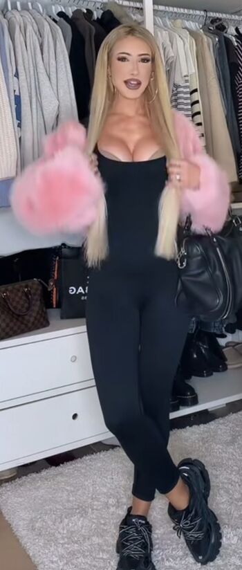 Full leaked Loukaki page private onlyfans photo