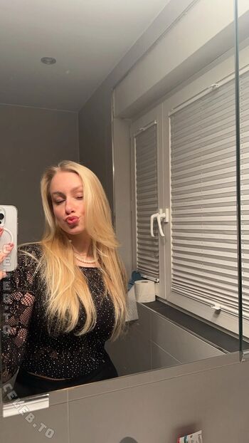 Full leaked Loulou fbl page private onlyfans photo