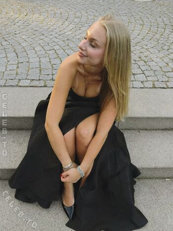 Full leaked Loulou fbl private onlyfans photo