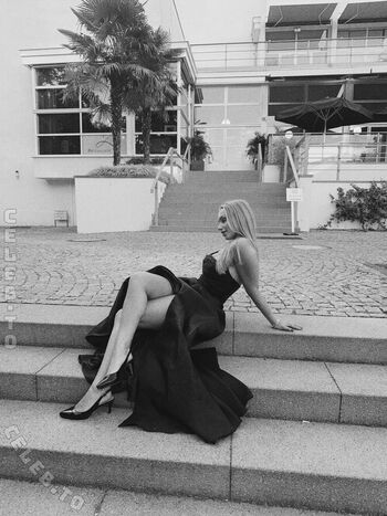 Full leaked Loulou fbl private onlyfans photo