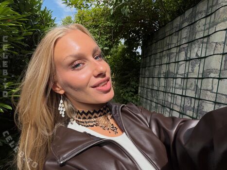 Full leaked Loulou fbl private onlyfans photo